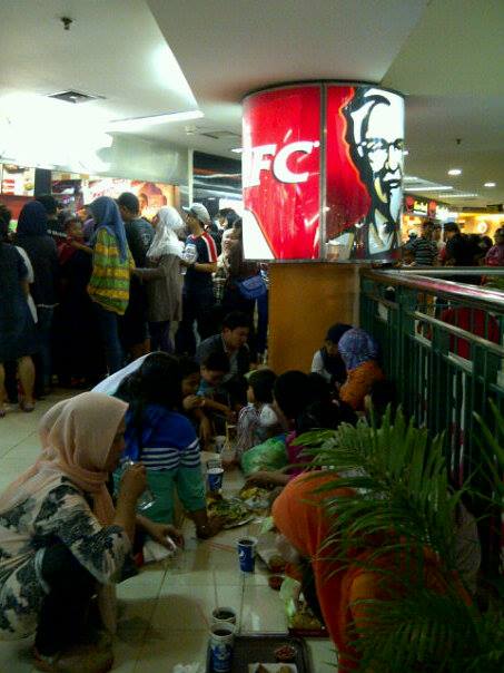 Indonesians breaking Ramadhan's fasting at a fast-food restaurant. 